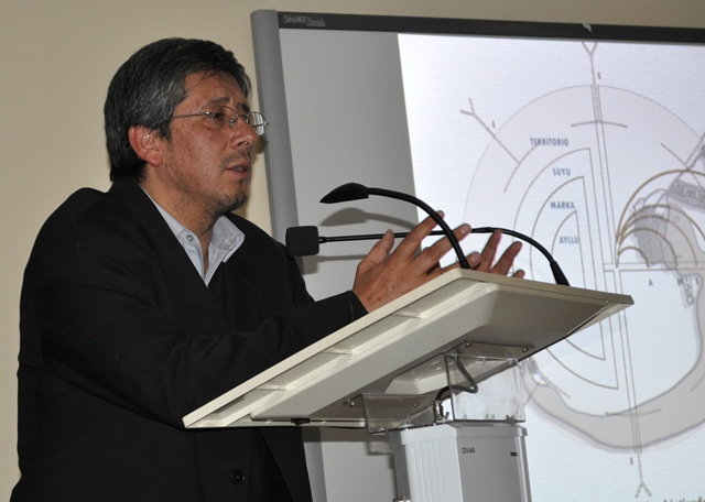 El Arq. Gonzalo Salazar Antequera, docente investigador de la Facultad de Arquitectura presenta el proyecto denominado  